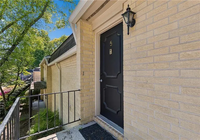 Photo 3 of Sale Pending at 5400 Roswell Rd #G5, Sandy Springs, GA 30342 | MLS# 7751467 | Listing updated on 2026-10-17