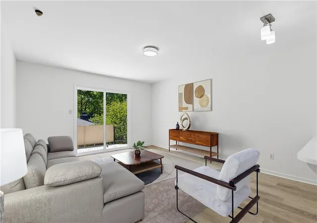 Listing Photo 4 - Condo for sale in building located at 5400 Roswell Rd, Atlanta, GA 30342 - Unit #G5