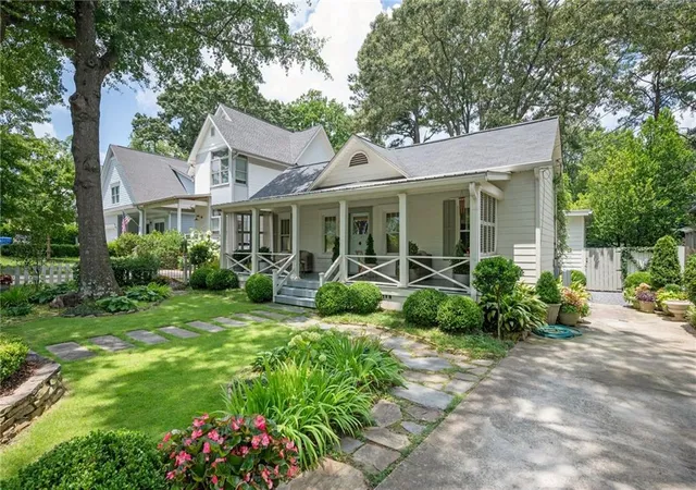 Photo 2 of Sale Pending at 1657 Laurel Ave Nw, Atlanta, GA 30318 | MLS# 7801387 | Listing updated on 2026-08-29