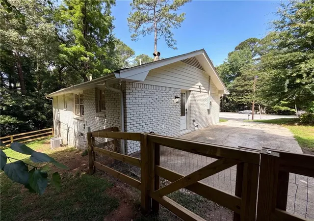 Photo 4 of Sale Pending at 2320 Capehart Cir NE, Atlanta, GA 30345 | MLS# 7791745 | Listing updated on 2026-10-08