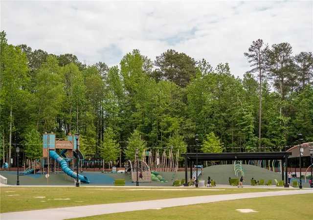 2nd image of 5069 Shirley Oaks Dr, Peachtree Corners, GA 30092