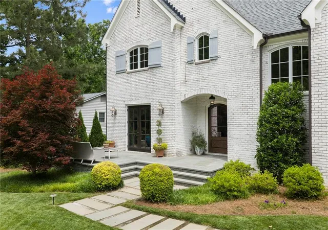 Photo 3 of Single family home for sale at 6321 Hunting Crk Rd, Sandy Springs, GA 30328 | MLS# 7768120 | Listing updated on 2026-08-30