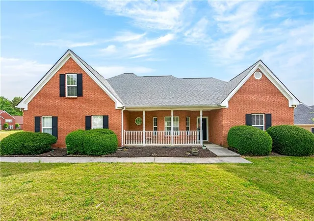 Photo 4 of Single family home for sale at 3057 Biltmore Woods Dr, Buford, GA 30519 | MLS# 7784539 | Listing updated on 2026-09-28