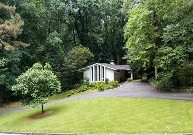 Photo 2 of Single family home for sale at 3700 Cloudland Dr Nw, Atlanta, GA 30327 | MLS# 7780231 | Listing updated on 2026-07-11