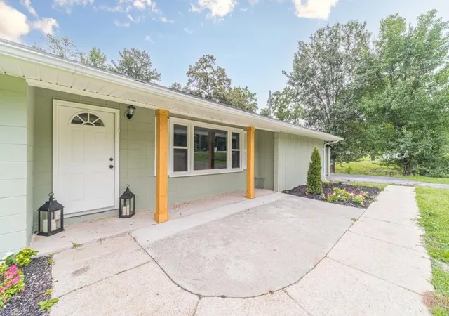 Photo 4 of Sale Pending at 2291 Piney Grv Rd, Loganville, GA 30052 | MLS# 7790794 | Listing updated on 2026-08-06