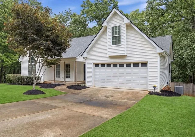 Photo 3 of Sale Pending at 200 Hugh Stowers Rd, Dawsonville, GA 30534 | MLS# 7806524 | Listing updated on 2026-09-09