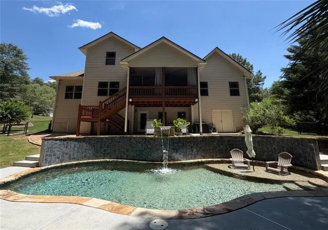 Photo 3 of Sale Pending at 1020 Honey Ln, Loganville, GA 30052 | MLS# 7804669 | Listing updated on 2026-08-19