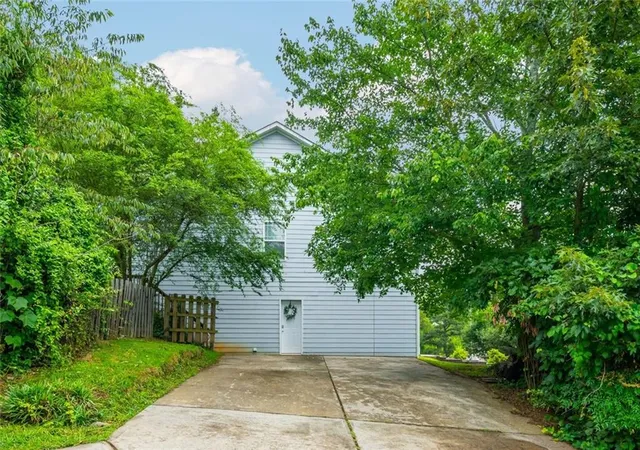Photo 3 of Sale Pending at 2195 Pinetree Dr, Cumming, GA 30041 | MLS# 7784507 | Listing updated on 2026-10-02