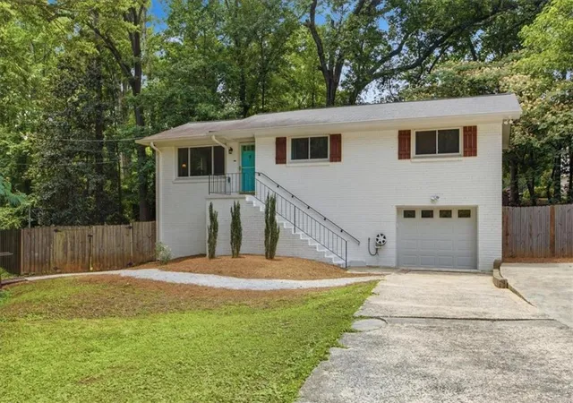 Photo 2 of Sale Pending at 3424 Shawnee Trl Se, Smyrna, GA 30080 | MLS# 7793975 | Listing updated on 2026-08-10