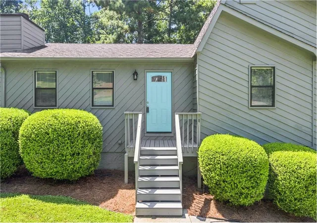 Photo 2 of Sale Pending at 3824 Wyntuck Cir, Kennesaw, GA 30152 | MLS# 7823125 | Listing updated on 2026-10-08