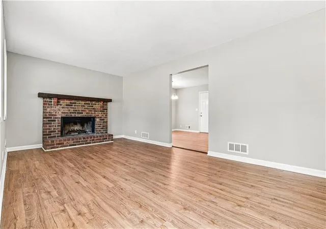 Photo 3 of Sale Pending at 3824 Wyntuck Cir, Kennesaw, GA 30152 | MLS# 7823125 | Listing updated on 2026-10-08