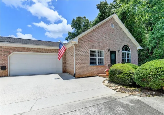 Photo 2 of Condo for sale at 3321 Raes Crk Rd #11, Marietta, GA 30008 | MLS# 7801818 | Listing updated on 2026-08-23
