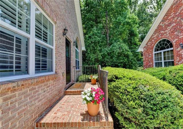 Photo 3 of Condo for sale at 3321 Raes Crk Rd #11, Marietta, GA 30008 | MLS# 7801818 | Listing updated on 2026-08-23