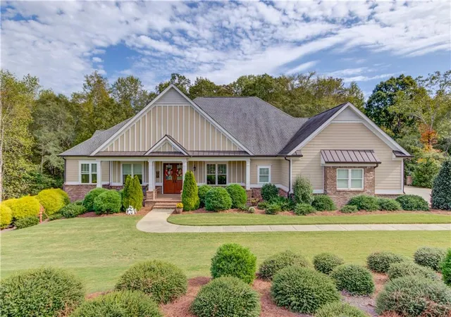 Homes for sale in Hoschton, GA | 624 Skyland Dr, Hoschton, GA 30548 | MLS# 7679865