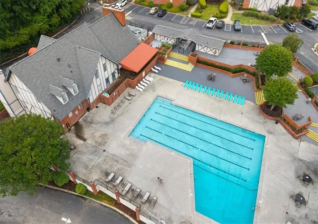 2nd image of 6851 Roswell Rd, Sandy Springs, GA 30328