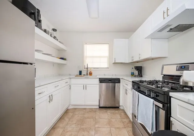 2nd image of 208 Natchez Tr, Atlanta, GA 30350 | MLS# 7782735