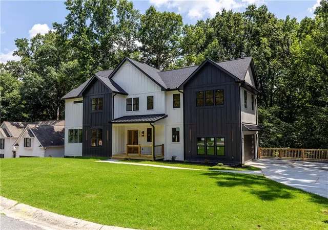 2nd image of 3621 Farmington Ln, Peachtree Corners, GA 30096 | MLS# 7802846