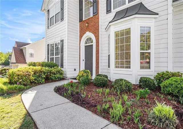 Photo 3 of Sale Pending at 1916 Oakwood Grv Dr, Snellville, GA 30078 | MLS# 7556485 | Listing updated on 2026-06-30