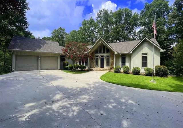 Photo 2 of Sale Pending at 156 Thundering Waters Dr, Cornelia, GA 30531 | MLS# 7815366 | Listing updated on 2026-09-28