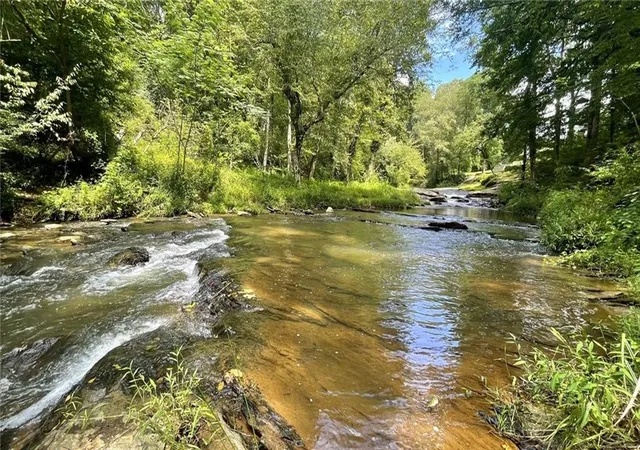 Photo 3 of Sale Pending at 156 Thundering Waters Dr, Cornelia, GA 30531 | MLS# 7815366 | Listing updated on 2026-09-28