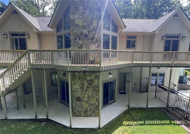 Photo 4 of Sale Pending at 156 Thundering Waters Dr, Cornelia, GA 30531 | MLS# 7815366 | Listing updated on 2026-09-28