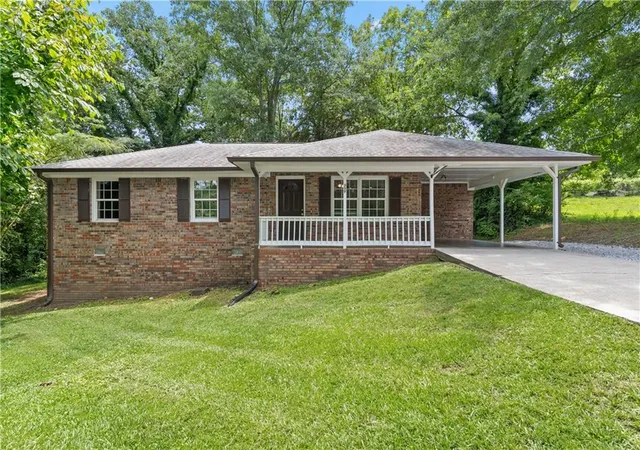 Photo 1 of Sale Pending at 309 W Franklin St, Toccoa, GA 30577 | MLS# 7809295 | Listing updated on 2026-08-10