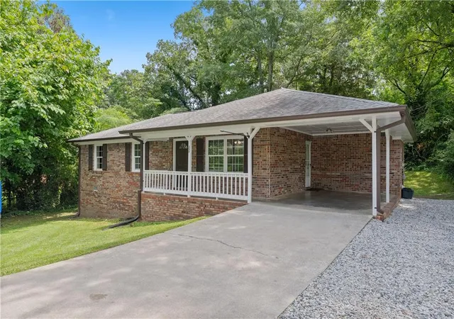 Photo 2 of Sale Pending at 309 W Franklin St, Toccoa, GA 30577 | MLS# 7809295 | Listing updated on 2026-08-10