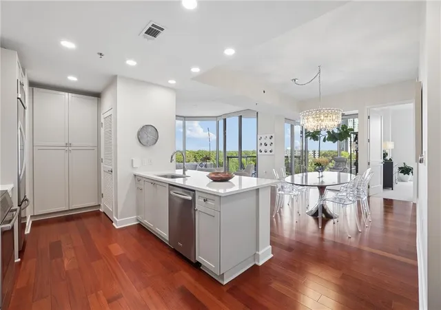 Photo 1 of Condo for sale at 2795 Peachtree Rd Ne #1001, Atlanta, GA 30305 | MLS# 7838227 | Listing updated on 2026-10-24