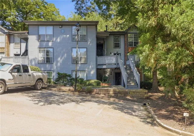 Listing Photo 2 - Condo for sale in building located at 1364 Weatherstone Wy NE, Atlanta, GA 30324