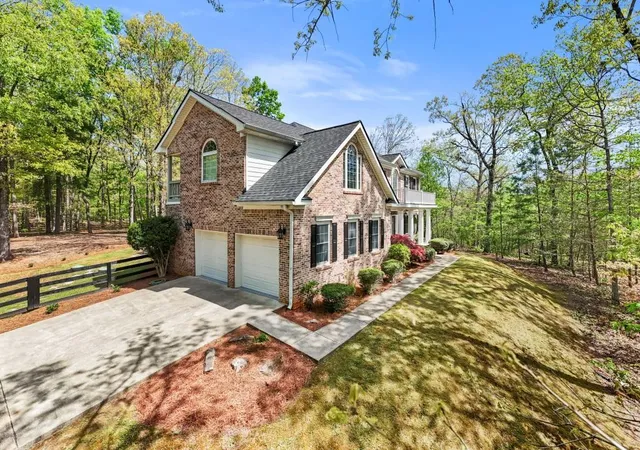 Homes for sale in Marble Hill, GA | 302 Cove Lake Dr, Marble Hill, GA 30148 | MLS# 7754735