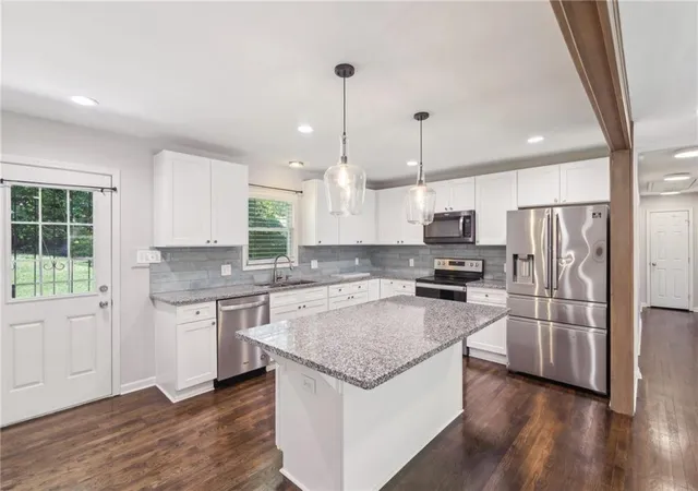 Photo 4 of Sale Pending at 1652 Detroit Ave NW, Atlanta, GA 30314 | MLS# 7748922 | Listing updated on 2026-09-10