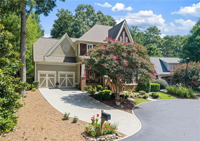 Photo 3 of Sale Pending at 536 Peachtree Oak Dr, Norcross, GA 30071 | MLS# 7818539 | Listing updated on 2026-08-30