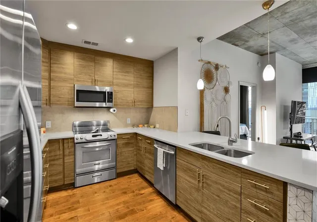 2nd image of 950 W Peachtree St Nw #701, Atlanta, GA 30309 | MLS# 7723999