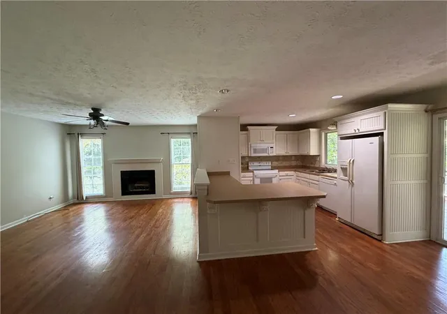 Photo 2 of Sale Pending at 1940 Lakewood Rd, Cumming, GA 30041 | MLS# 7801814 | Listing updated on 2026-09-14
