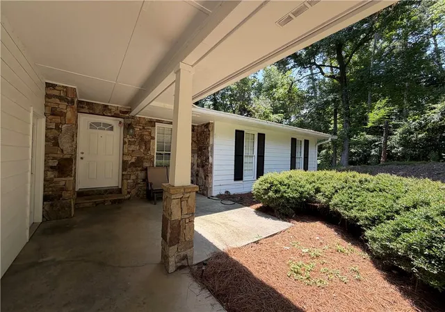 Photo 4 of Sale Pending at 1940 Lakewood Rd, Cumming, GA 30041 | MLS# 7801814 | Listing updated on 2026-09-14