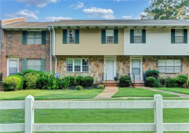 Photo 3 of Condo for sale at 501 Carlton Rd #1F, Palmetto, GA 30268 | MLS# 7814402 | Listing updated on 2026-10-06
