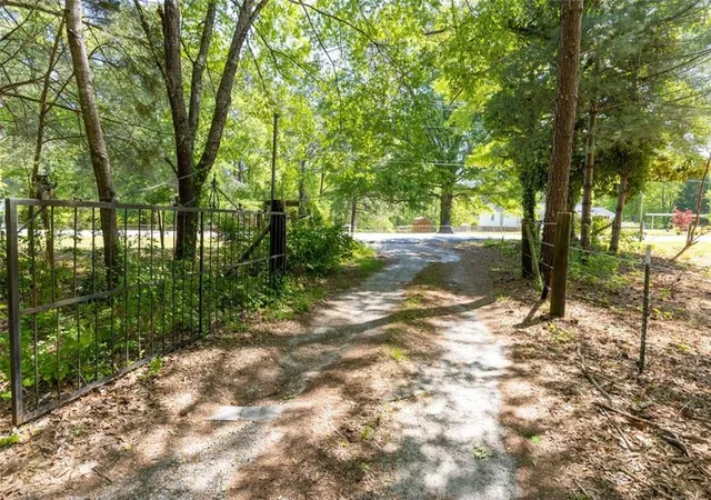 5th image of 3920 Hiram Lithia Springs Rd, Powder Springs, GA 30127 | MLS# 7567892