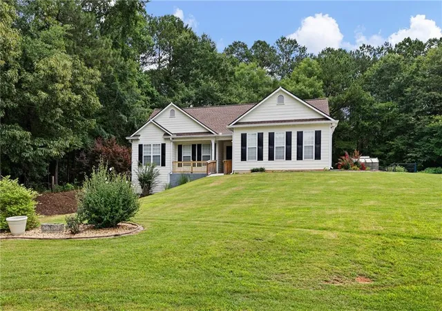 Photo 3 of Sale Pending at 9 Cross Pointe Way, Hiram, GA 30141 | MLS# 7814223 | Listing updated on 2026-08-12