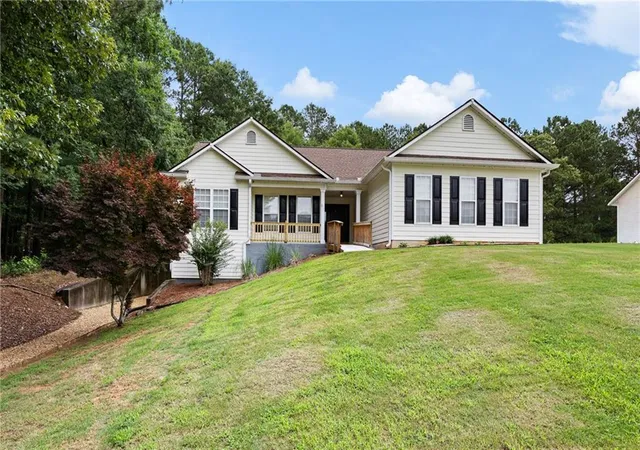 Photo 3 of Sale Pending at 9 Cross Pointe Way, Hiram, GA 30141 | MLS# 7814223 | Listing updated on 2026-08-12