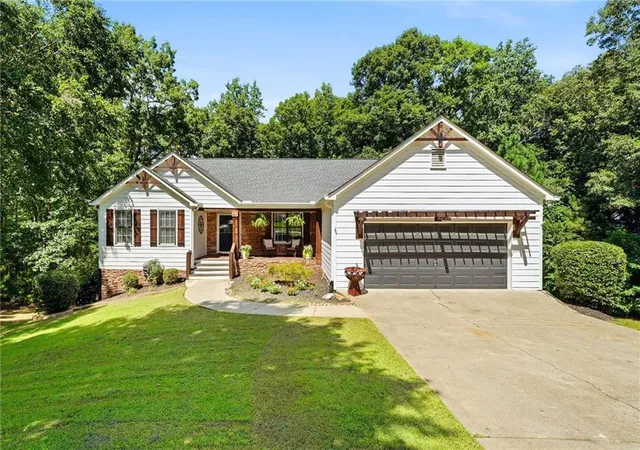 Photo 2 of Single family home for sale at 212 Oak Holw Ct, White, GA 30184 | MLS# 7815215 | Listing updated on 2026-09-08