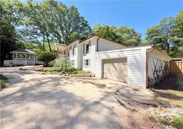 2nd image of 1663 Seayes Rd Sw, Mableton, GA 30126 | MLS# 7756390