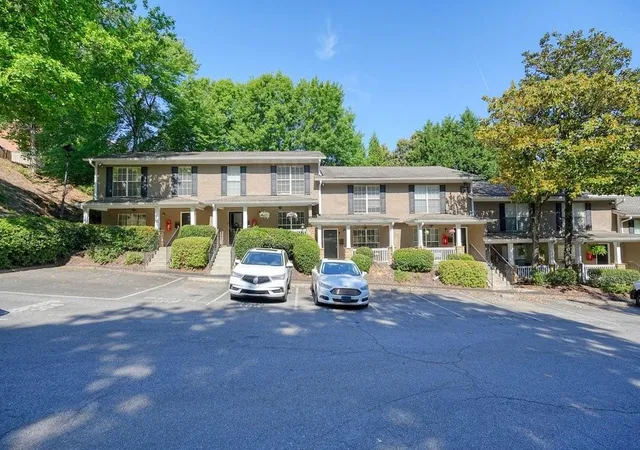 3rd image of 3180 Seven Pines Ct #101, Atlanta, GA 30339 | MLS# 7765316