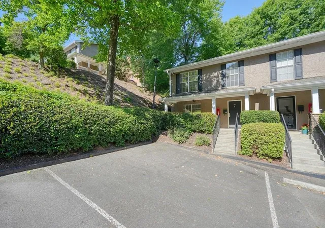 4th image of 3180 Seven Pines Ct #101, Atlanta, GA 30339 | MLS# 7765316