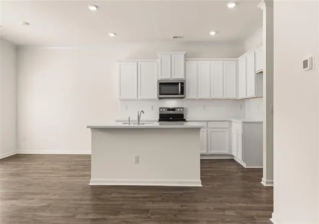 Photo 3 of Sale Pending at 420 Silver Moon Dr, Loganville, GA 30052 | MLS# 7752702 | Listing updated on 2026-09-18