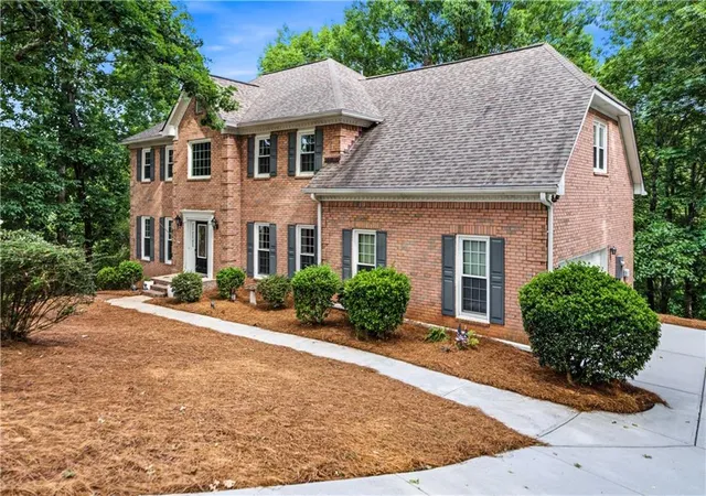 Homes for sale in Johns Creek, GA | 5525 Hampstead Wy, Johns Creek, GA 30097 | MLS# 7788331