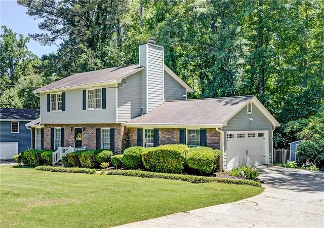 2nd image of 5201 Beechwood Forest Dr, Lithonia, GA 30038 | MLS# 7781811
