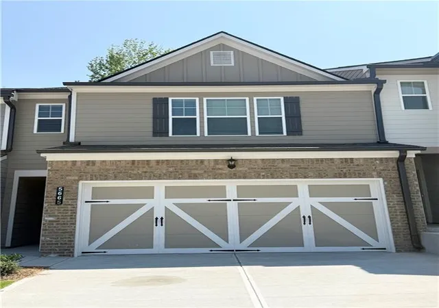 Photo 2 of Townhouse for sale at 5665 Overview Dr, Flowery Branch, GA 30542 | MLS# 7828488 | Listing updated on 2026-10-10