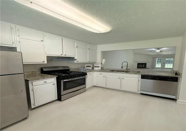 Photo 3 of Sale Pending at 5376 Cherry Wood Dr, Stone Mountain, GA 30083 | MLS# 7798856 | Listing updated on 2026-08-19