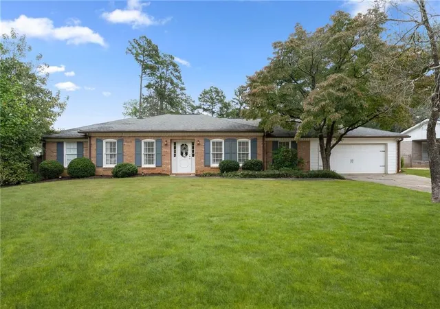 Photo 1 of Sale Pending at 1095 Tuxedo Dr, Roswell, GA 30075 | MLS# 7851382 | Listing updated on 2026-10-29