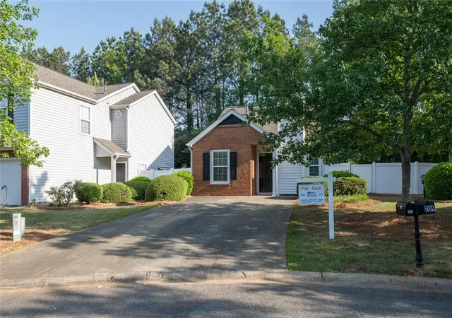 3rd image of 207 Daventry Wy, Woodstock, GA 30188 | MLS# 7761177